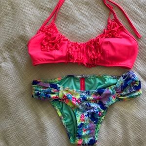 Bikini 👙bottom xs. Top small.